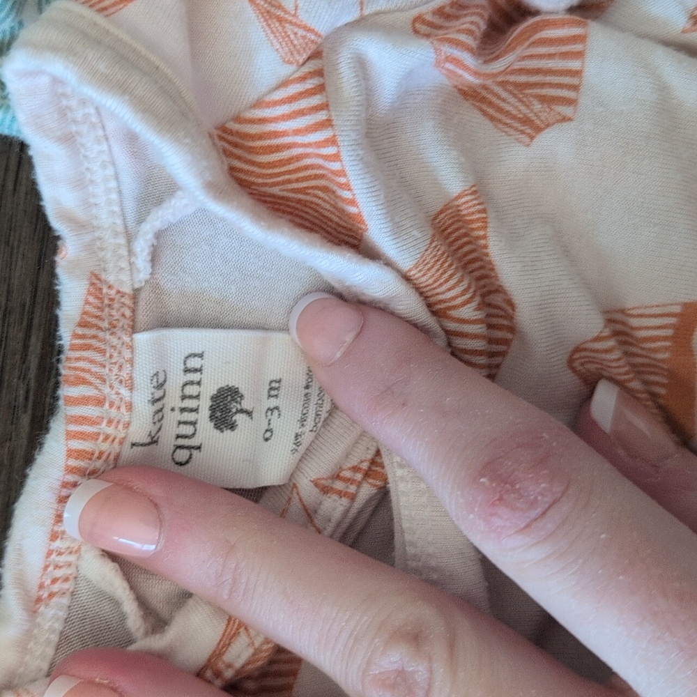 Kate Quinn Baby Bodysuits 0-3, And 3-6 - 2 Bodysuits - Picture 2 of 3